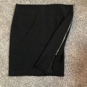 Black pencil skirt - like new